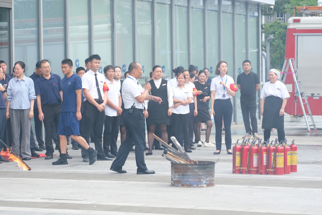 以練促防，長(zhǎng)房集團(tuán)組織開展消防應(yīng)急演練